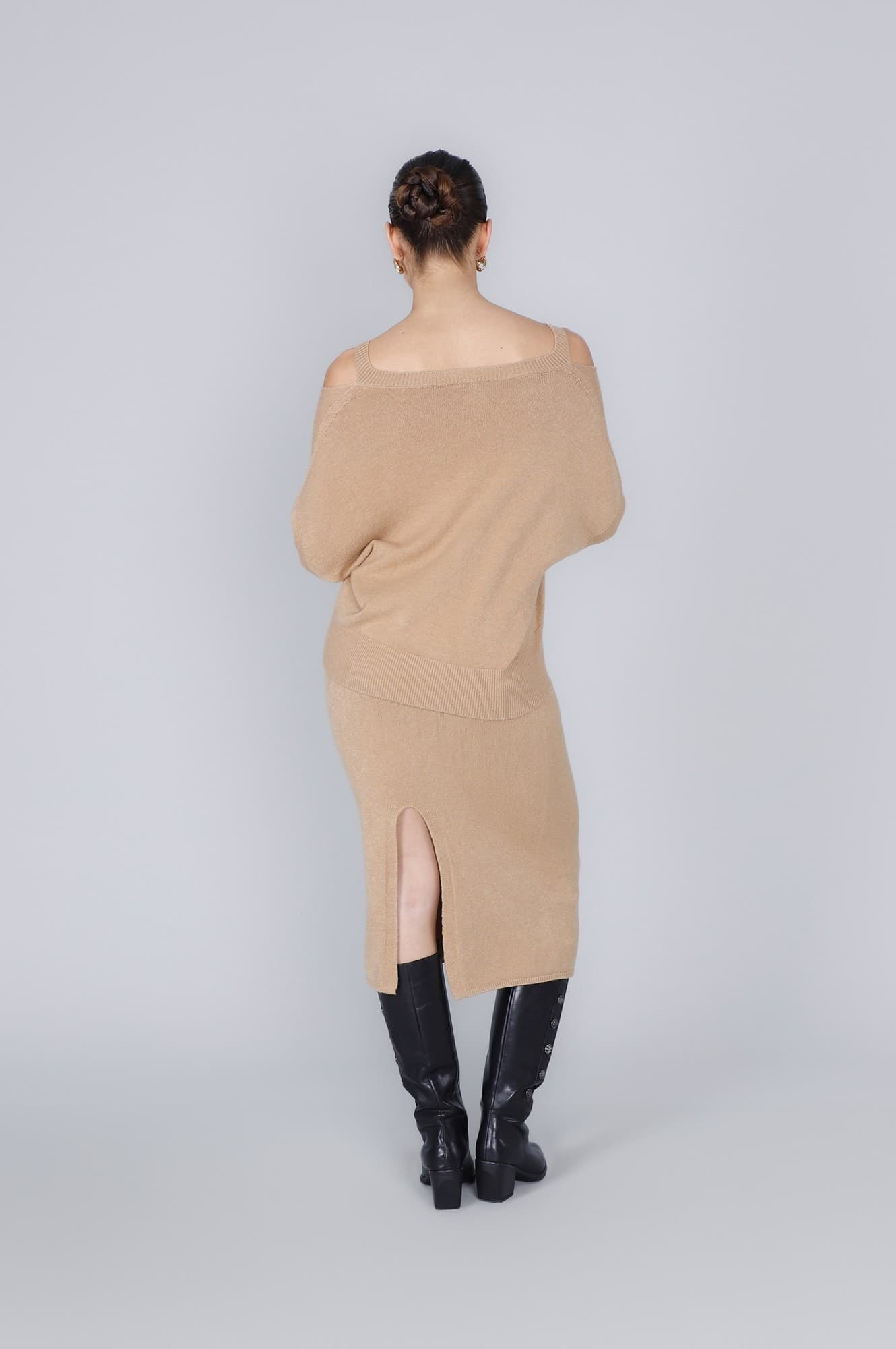 MAGLIA CUT OUT SCOLLATURA A V - 2