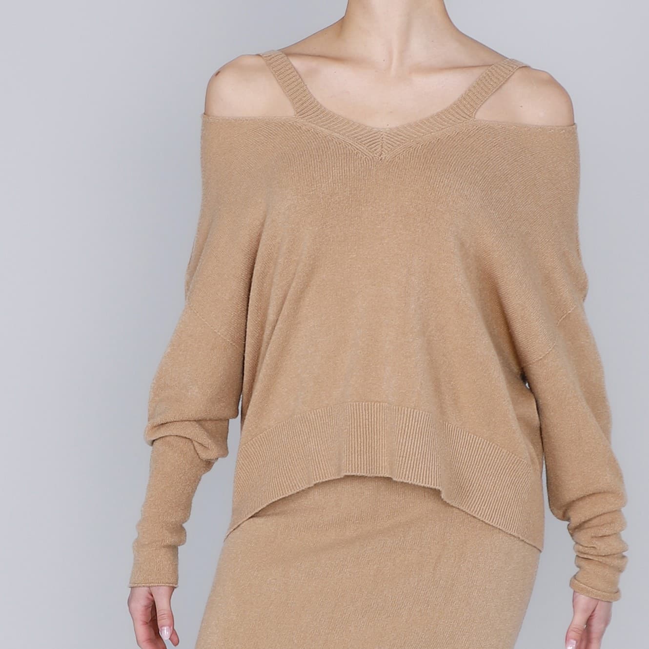MAGLIA CUT OUT SCOLLATURA A V - 3