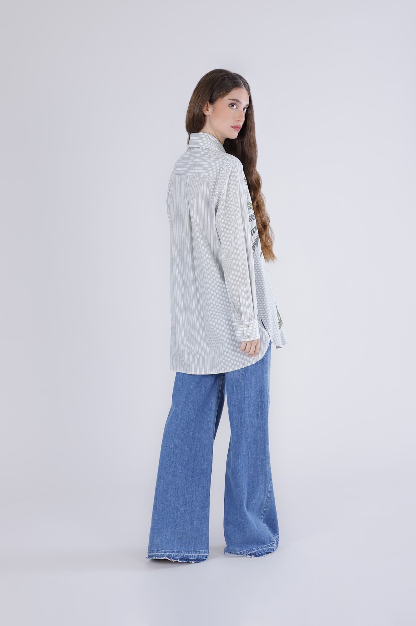 CAMICIA  RIGATA CON PALMA RICAMATA - 2