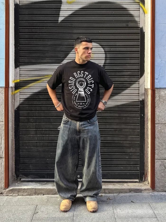 T-shirt Nera Boxy Fit 200gsm "Vision Restricted" | Horda® Eye Graphic - 2
