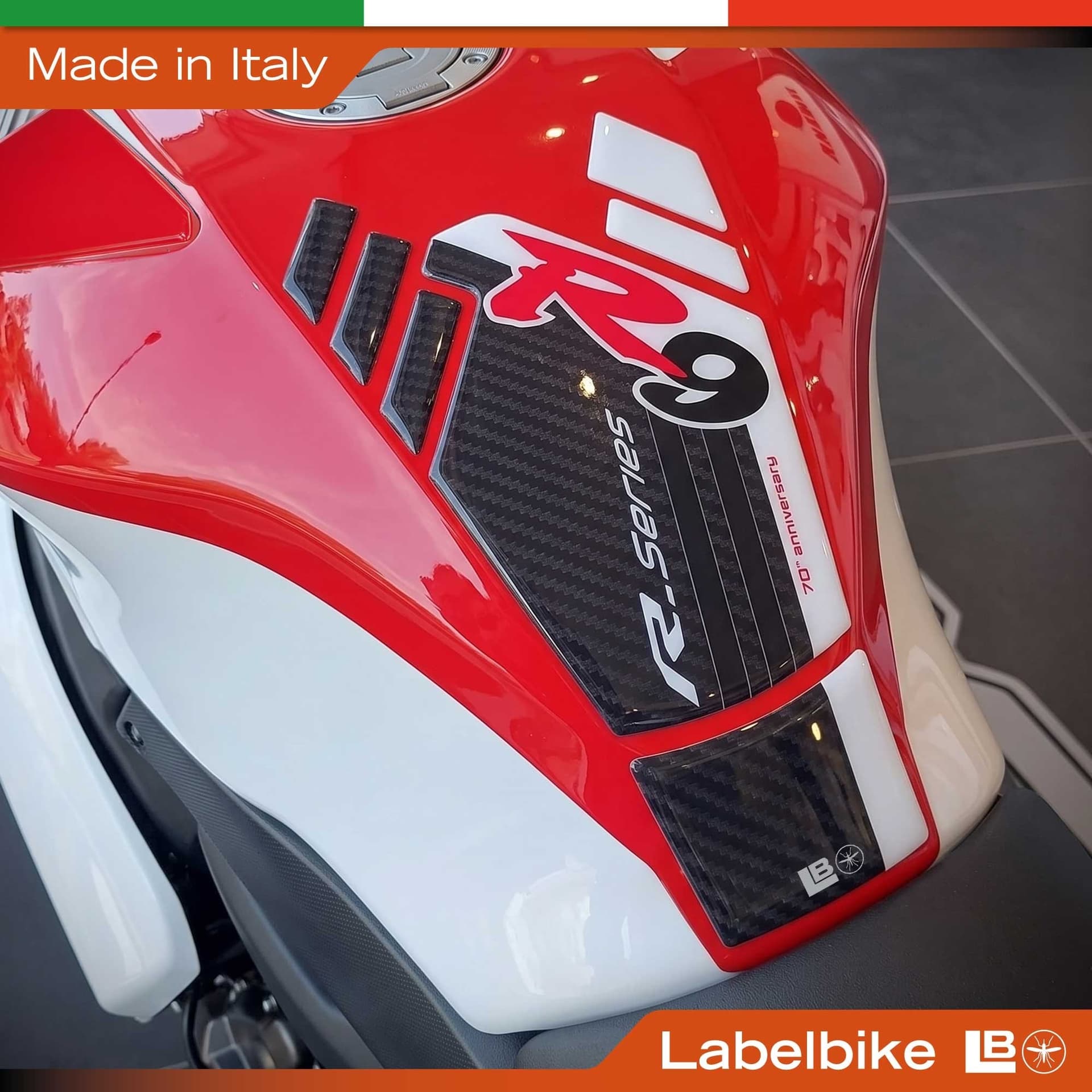 Adesivo resinato 3D Paraserbatoio moto compatibile con Yamaha R9 2025-2026 - 15