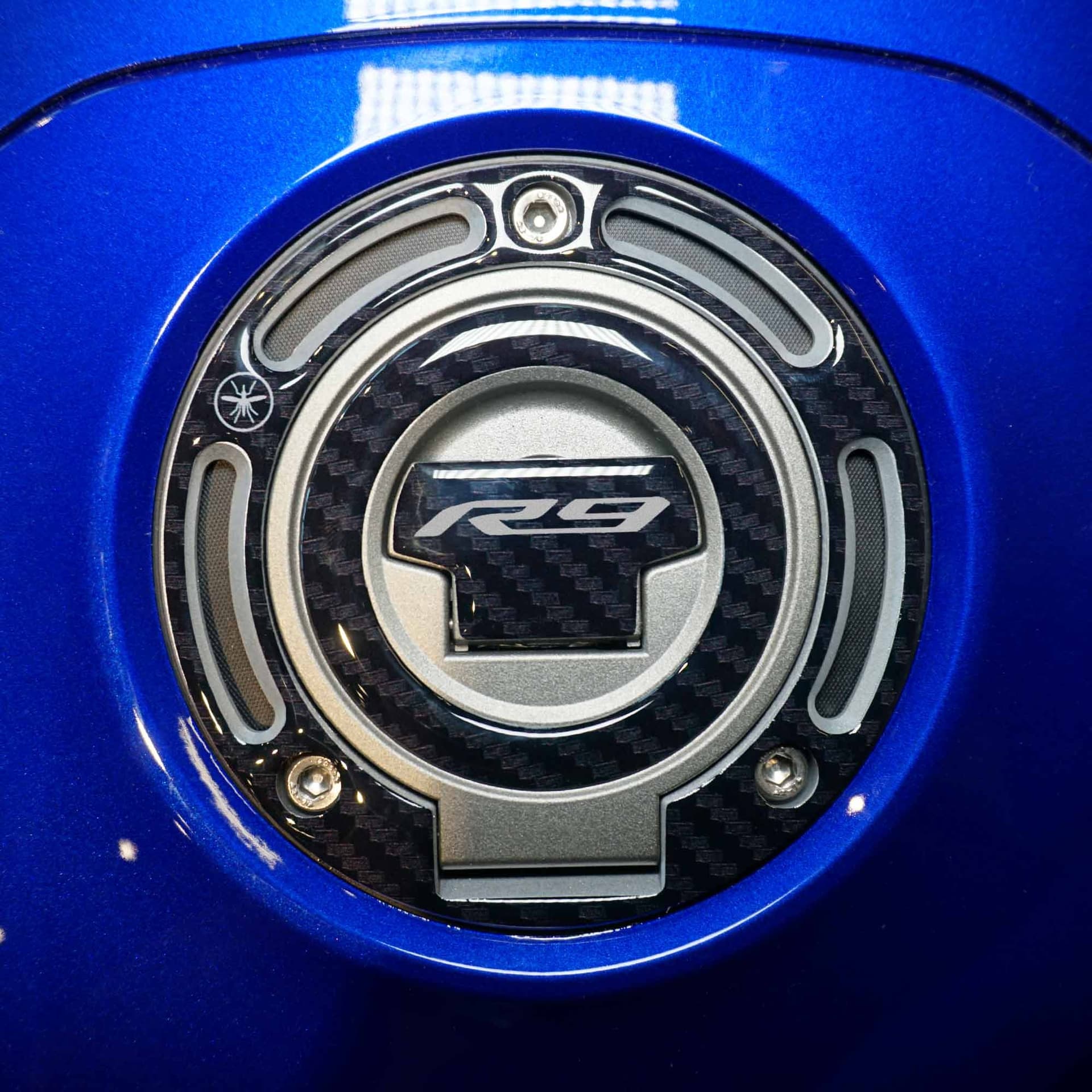 Adesivo 3D Protezione Tappo Serbatoio compatibile con Yamaha R9 2025-2026 - 11