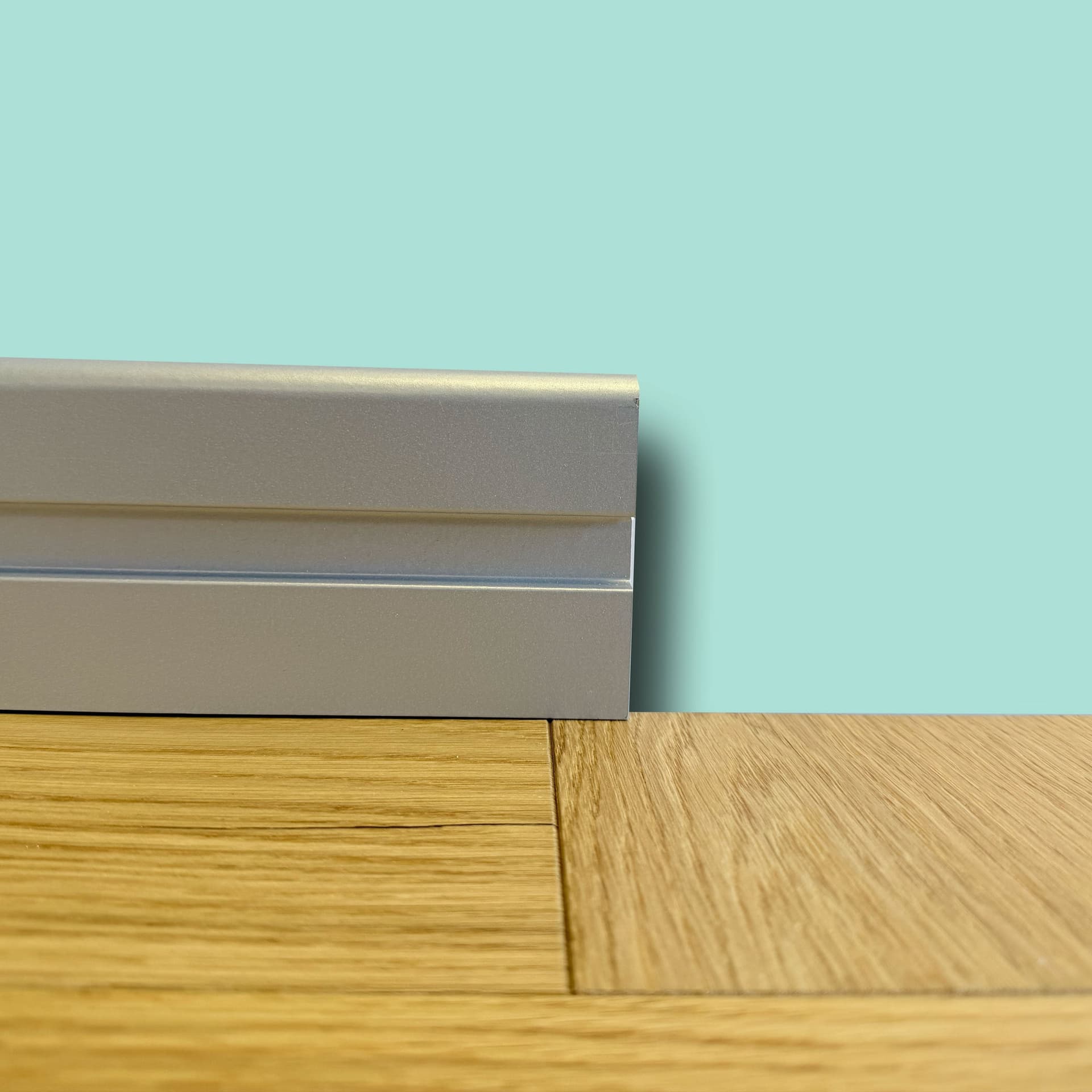 BATTISCOPA con incasso LED in FIBRA DI LEGNO col. Alluminio 80x15 Parquet, Laminati, SPC, LVT (prezzo al metro) - 3