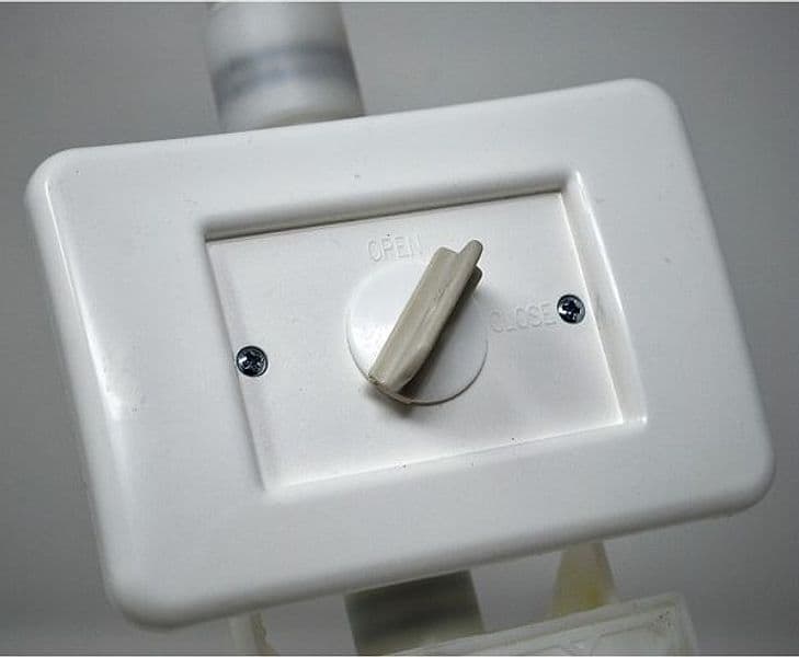 Sifone ad Incasso Anti Odore con Rubinetto Apertura Tubi Ø 20 mm GIS - 2
