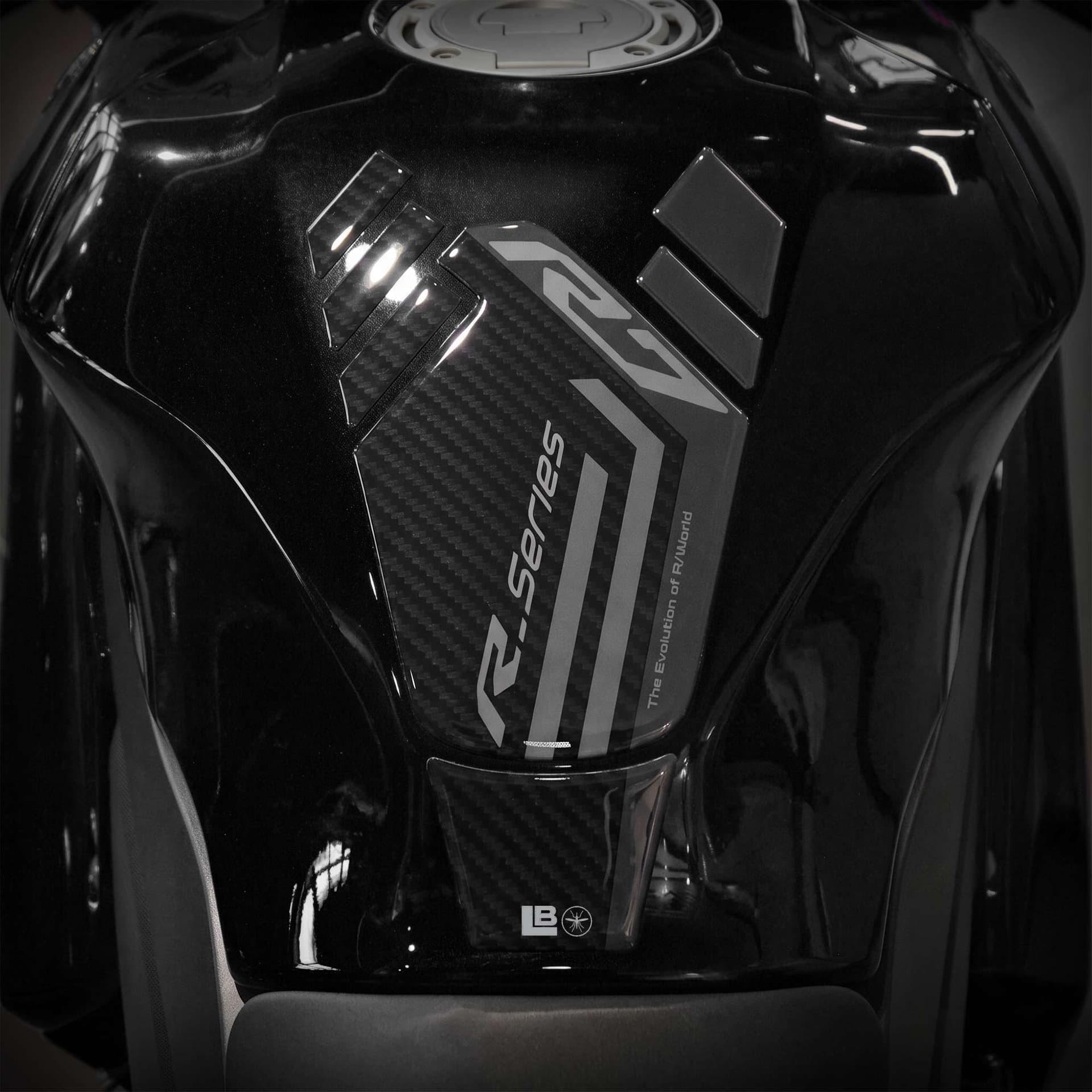 Paraserbatoio moto Adesivo resinato 3D compatibile con Yamaha R7 2026 - 8