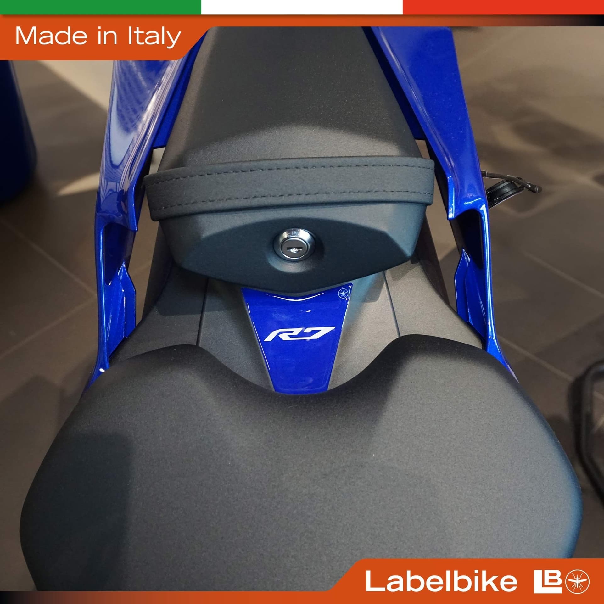 Adesivo 3D Protezione Coda Sella moto compatibile con Yamaha R7 2026 - 3