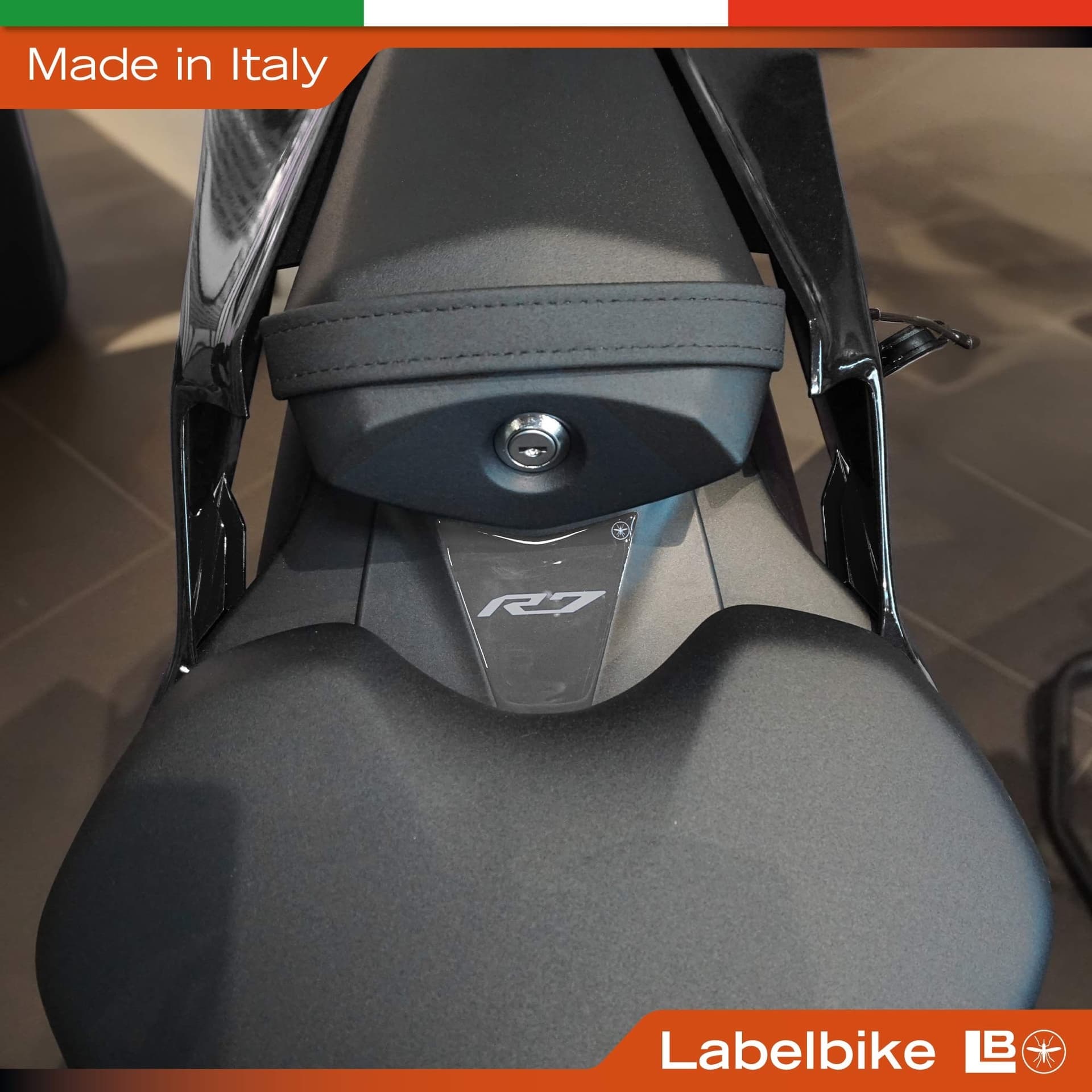 Adesivo 3D Protezione Coda Sella moto compatibile con Yamaha R7 2026 - 9