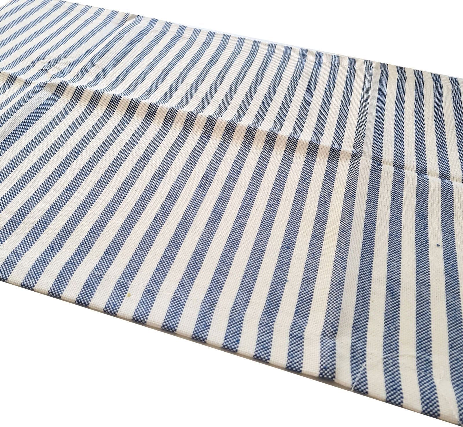 Runner in tessuto idrorepellente Jacquard a fantasia per tavolo da interno ed eterno.