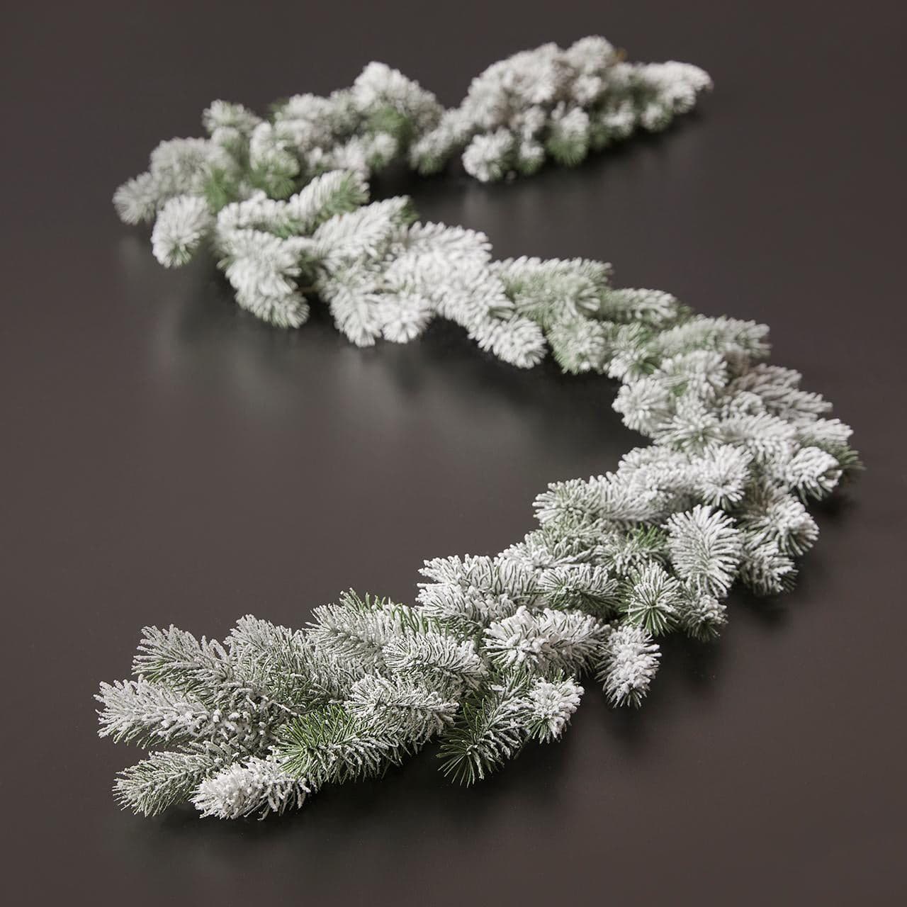 Festone con punte innevate di Pino ghirlanda decorativa color verde e bianco da 183 cm - 2