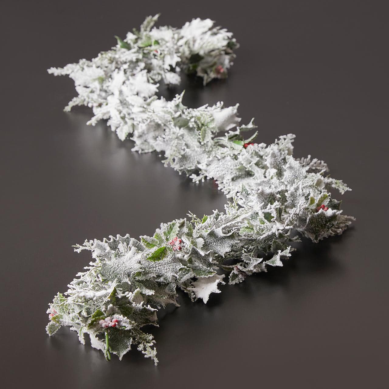 Festone con agrifoglio e punte innevate ghirlanda decorativa color verde e bianco da 183 cm - 2
