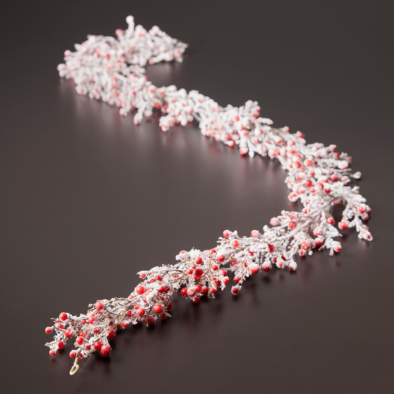 Festone con bacche e punte innevate ghirlanda decorativa color rosso e bianco da 183 cm - 2