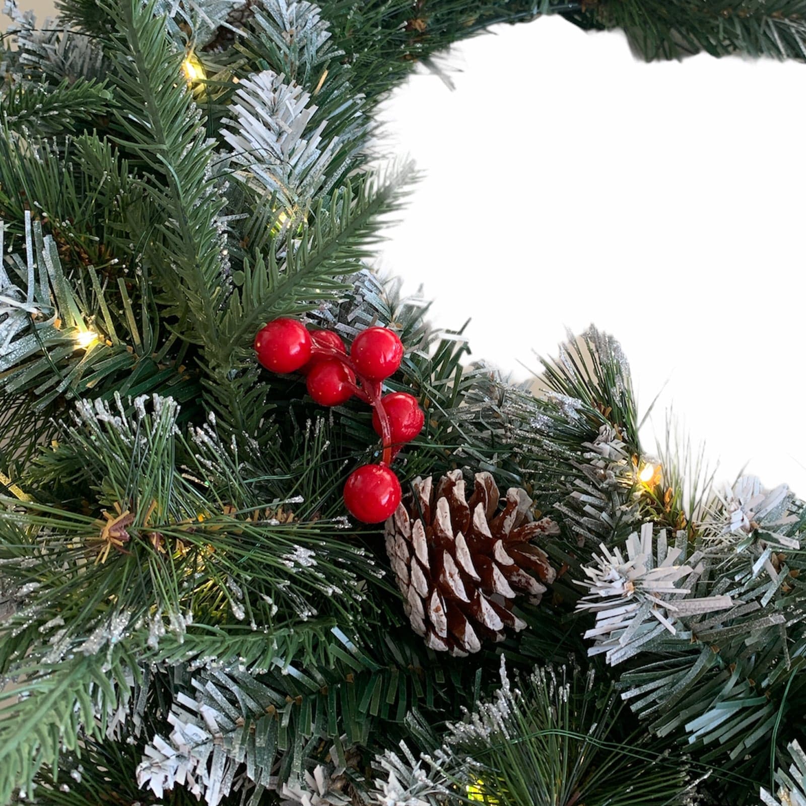 Ghirlanda tonda con luci a led corona dietro porta con bacche e pigne Ø 60 cm﻿ - 2