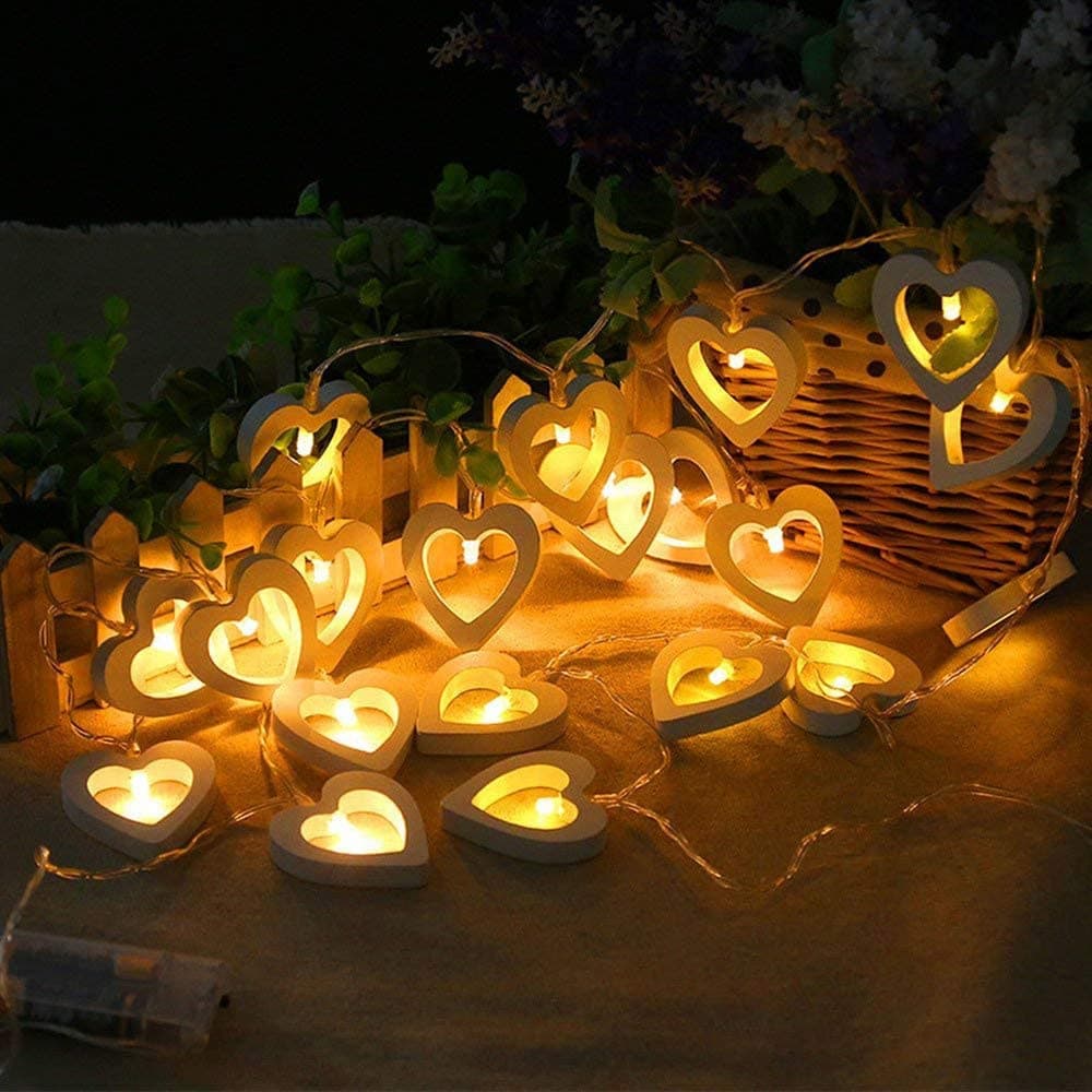 Catena luminosa a Led con 10 cuori in legno bianco per decorazioni natalizie - 2