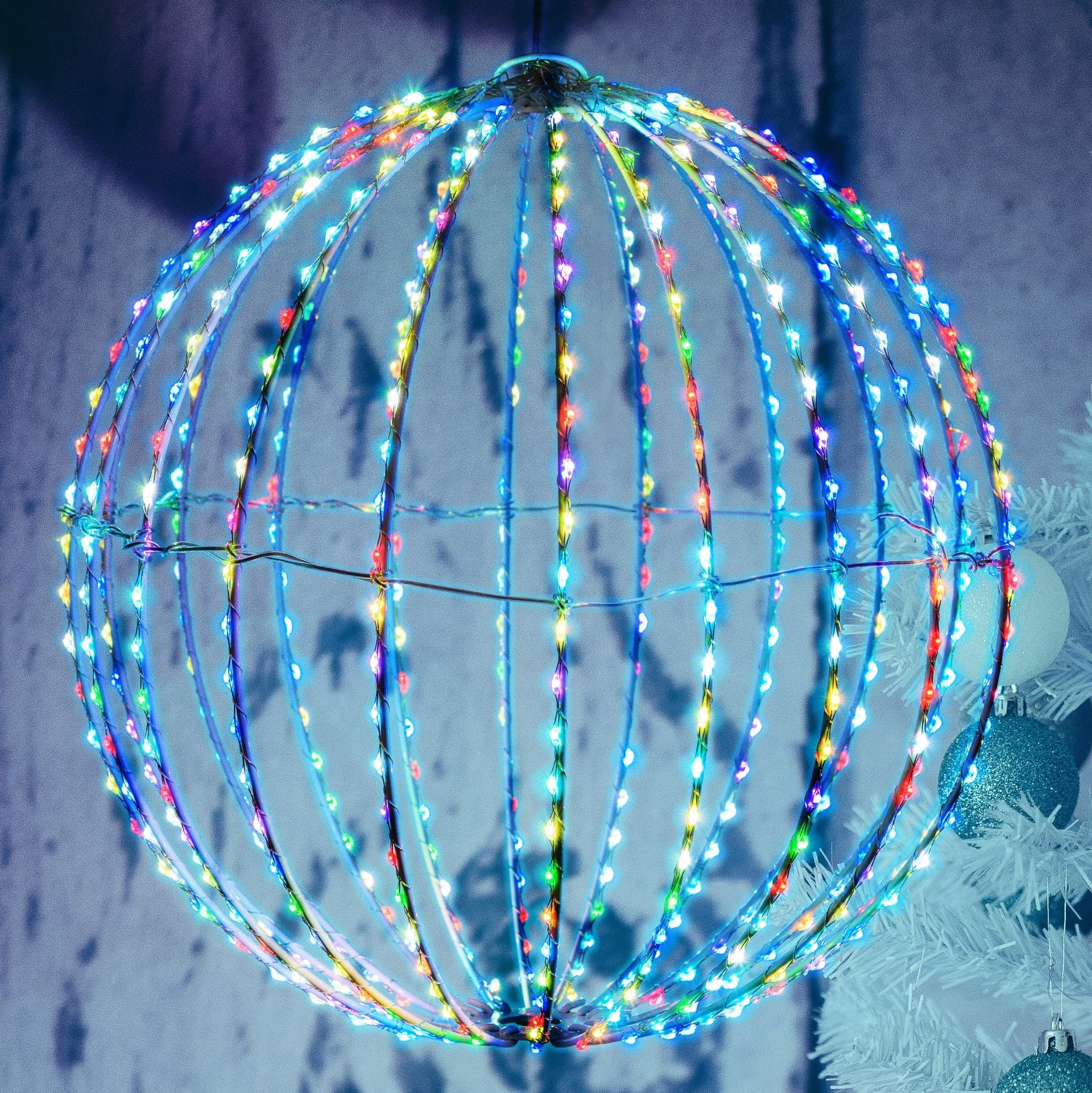 Sfera 3D luminosa con Micro Led a luce RGB multicolore da appendere per interno ed esterno - 2