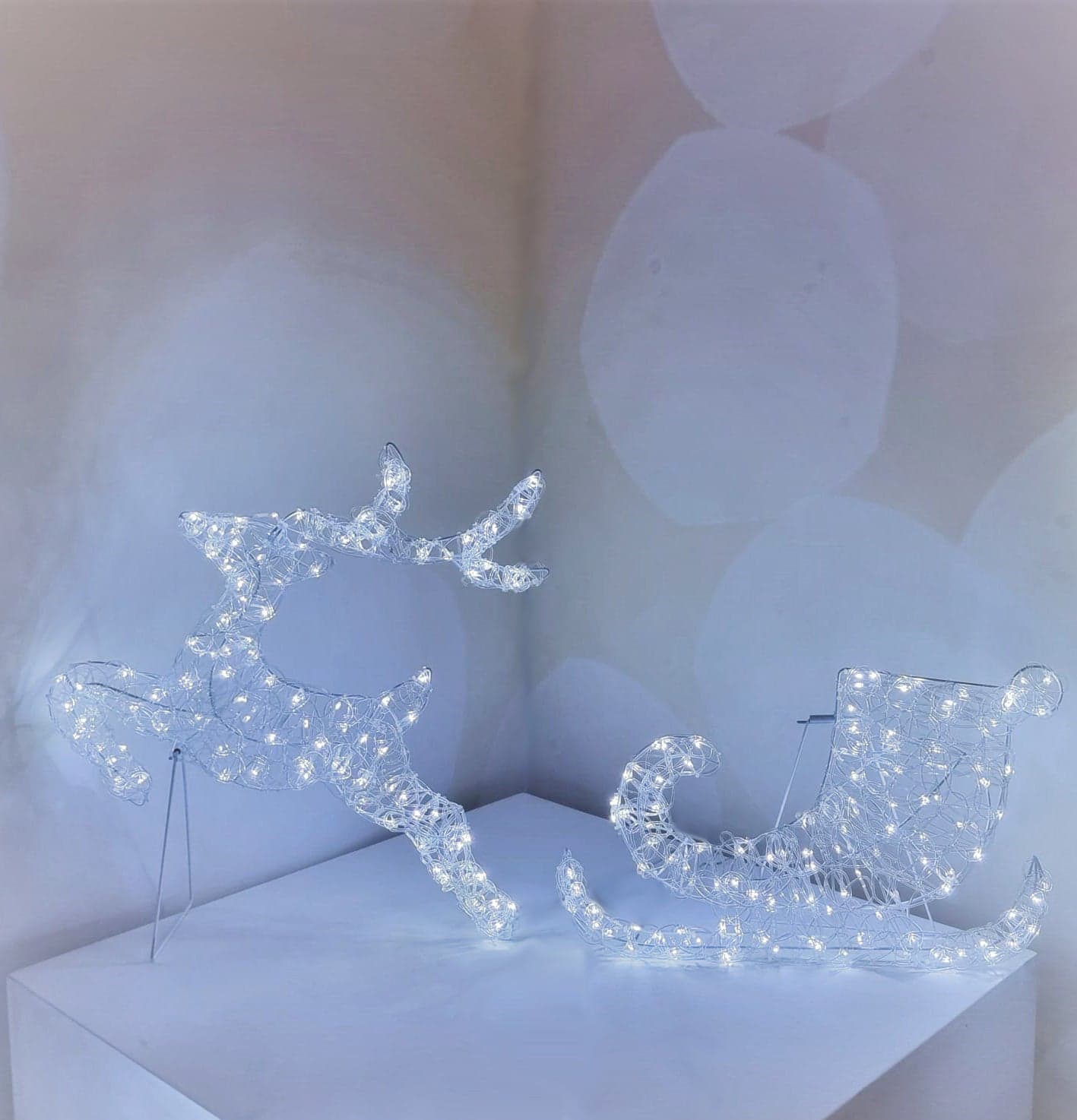 Decorazione natalizia "Renna galoppante con slitta" 2D con gocce led bianco da esterno - 4
