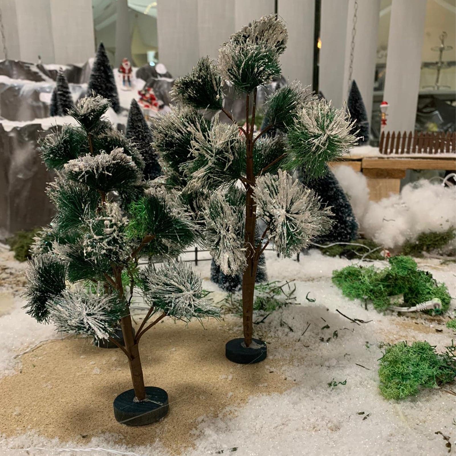 Alberelli di Natale innevati e glitter decorazione per presepe natalizio, set di 3 pezzi - 2