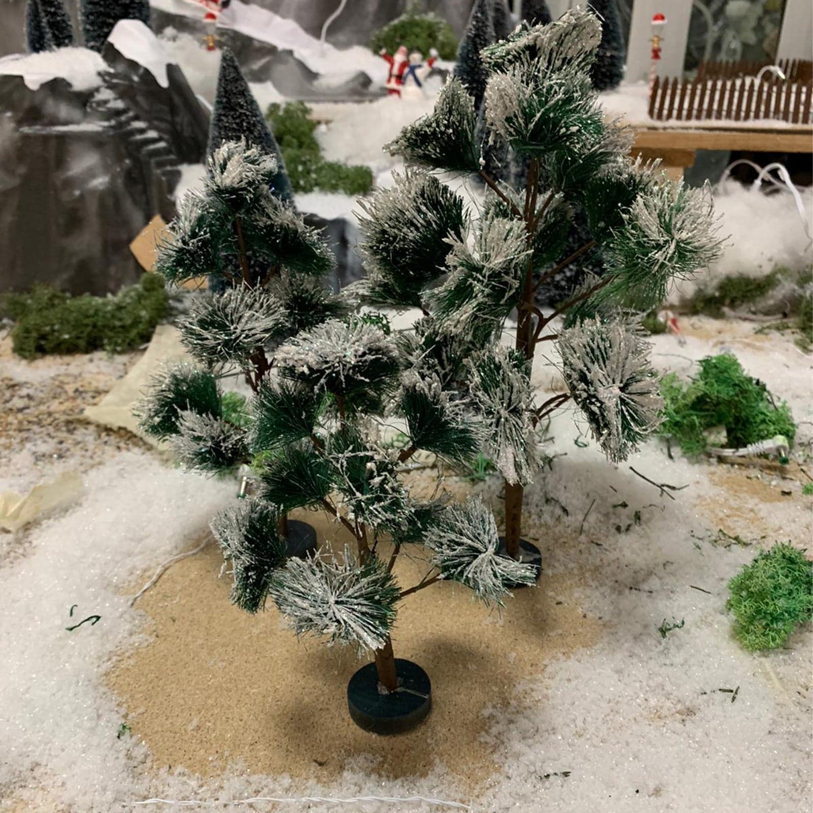 Alberelli di Natale innevati e glitter decorazione per presepe natalizio, set di 3 pezzi - 3