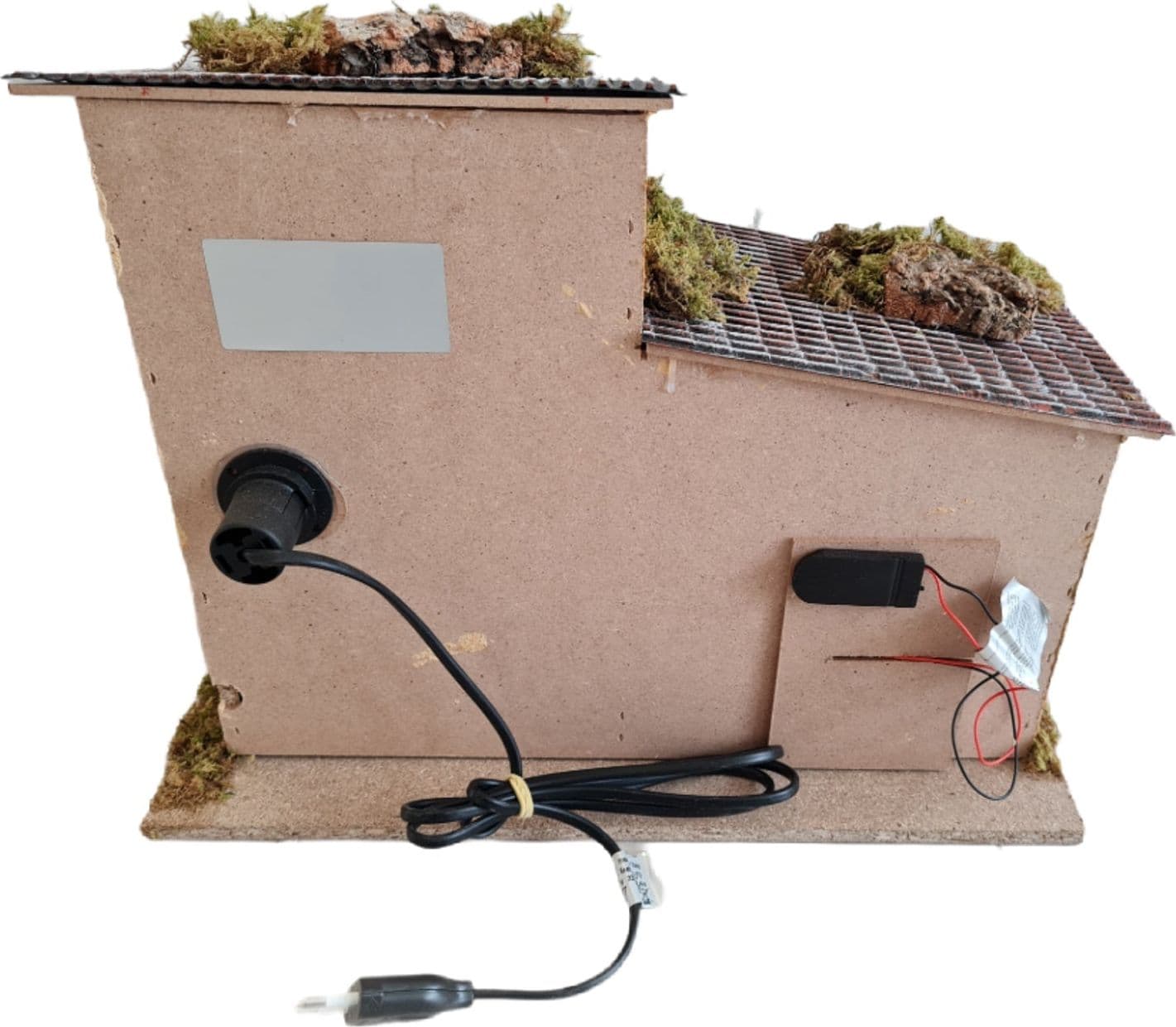 Capanna vuota con muschio esterno, finestra, fuoco e luci per presepe 42 x 31 x 34 cm - 4