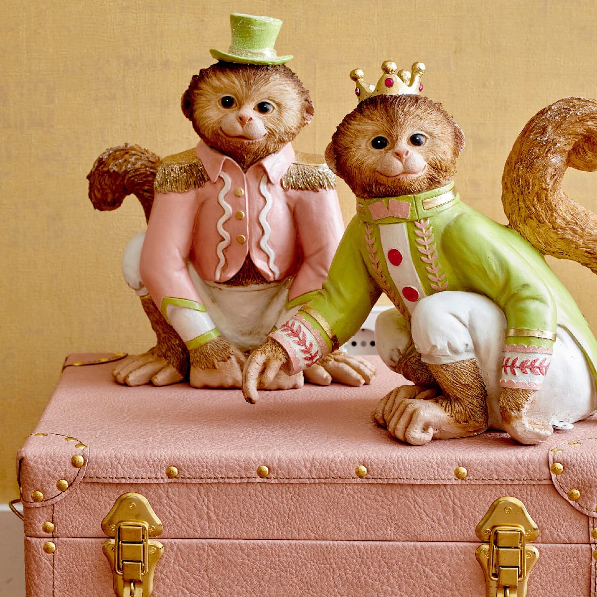 Statuetta con scimmie vestite da re e maggiordomo decorazione per interno e esterno - 4