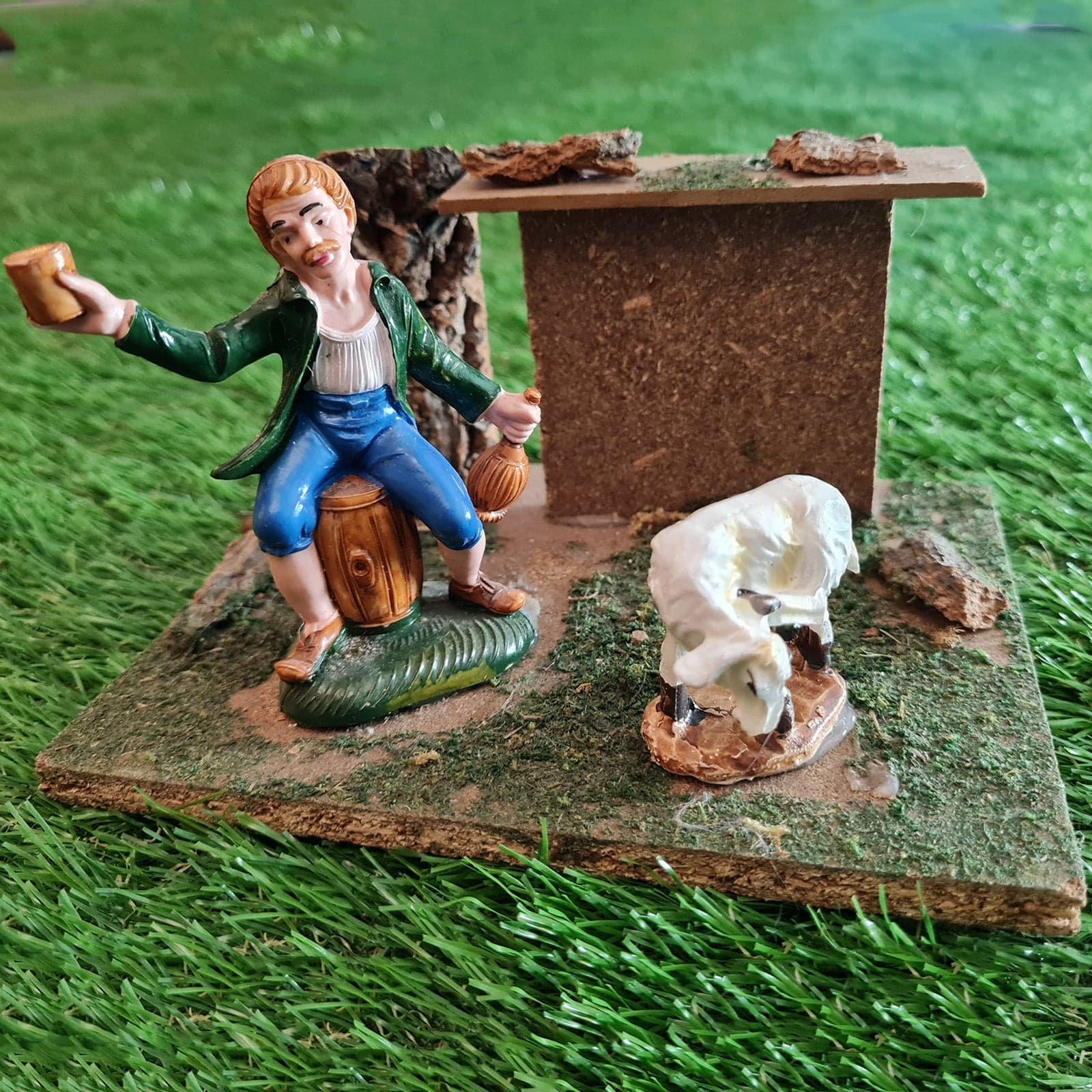 Pastore con fiasco scenetta per presepe in sughero e legno h 20 cm - 2