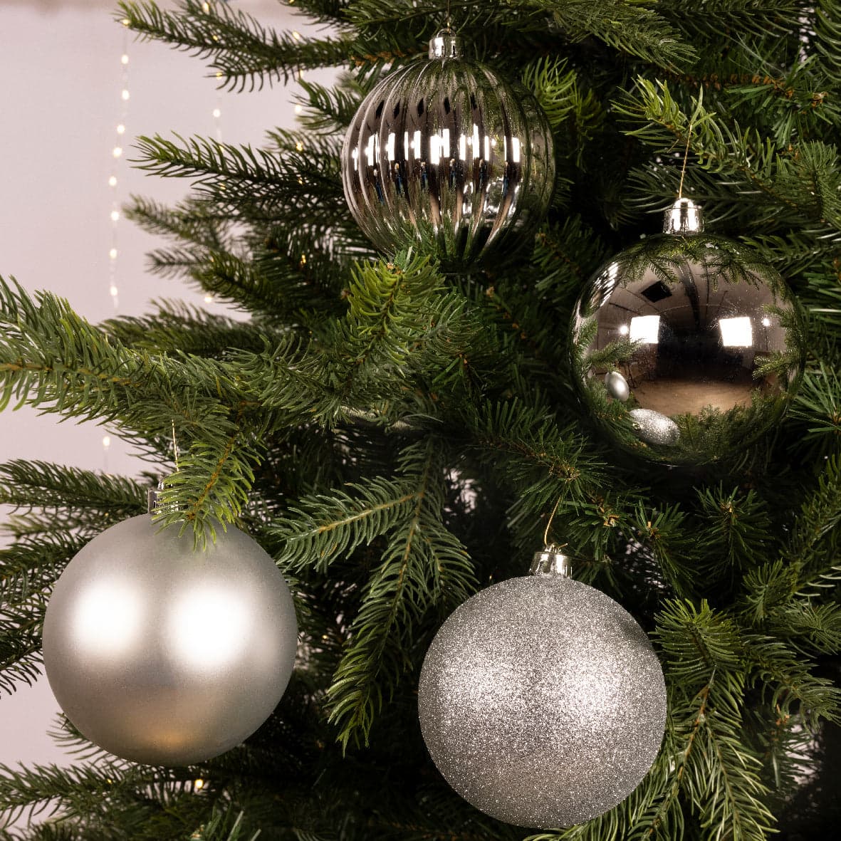 Palline per albero di natale in plastica infrangibile color argento da 10 cm, 4 pezzi - 3