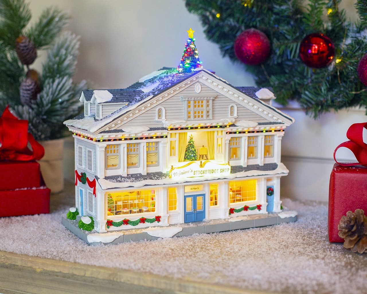 Decorazione "Nejaime's Stockbridge Shop" per Villaggio di Natale e presepe, in Resina da h 15,5 cm - 2