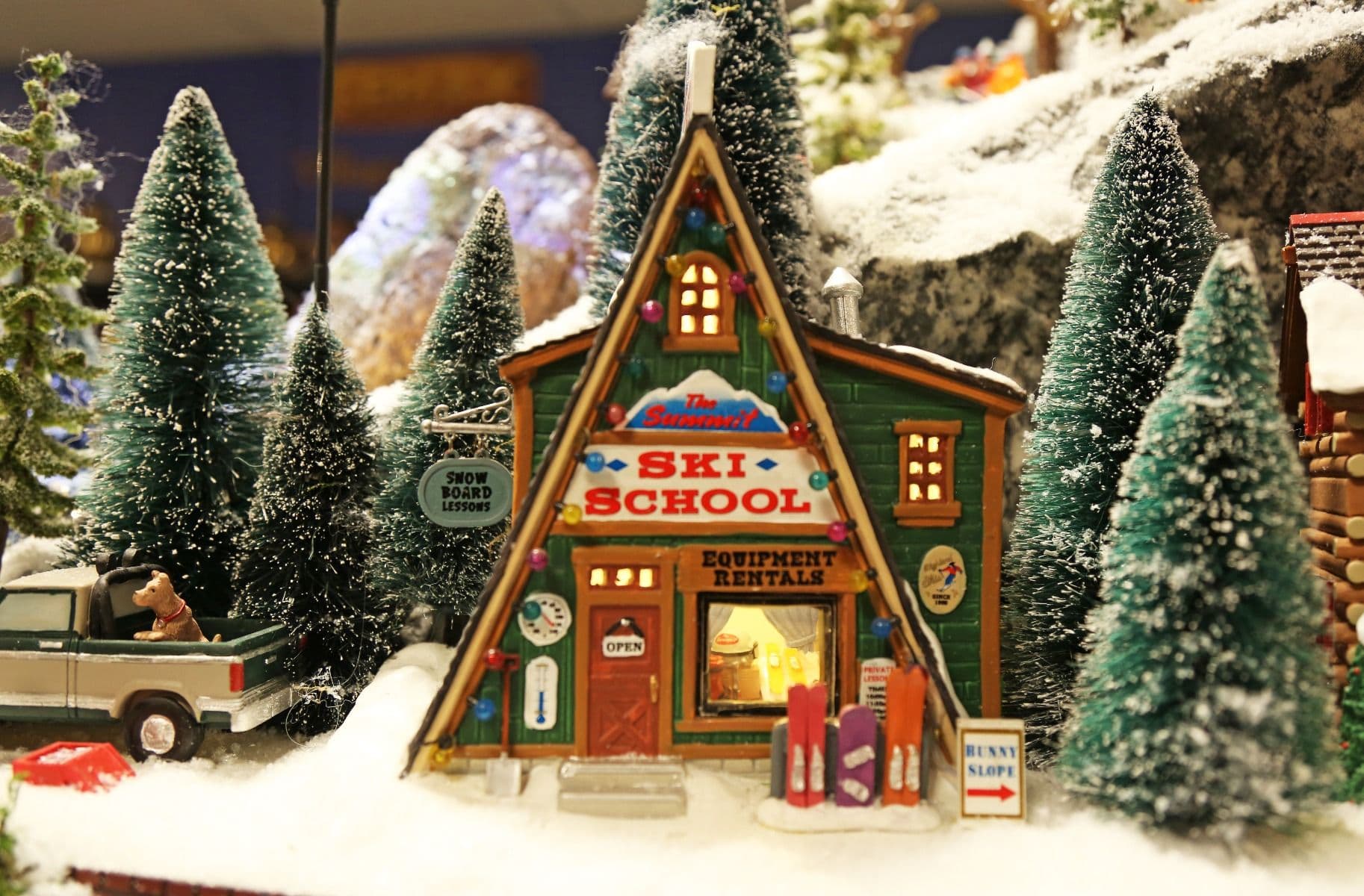 Pini innevati per villaggio di Natale e presepe 21 pezzi altezze miste - 2