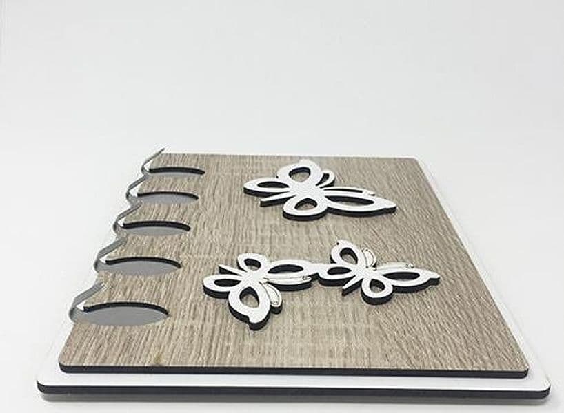 Appendino 5 ganci, base ed applicazioni legno mdf e strass,  misure  cm 20 x 16 h. - 2