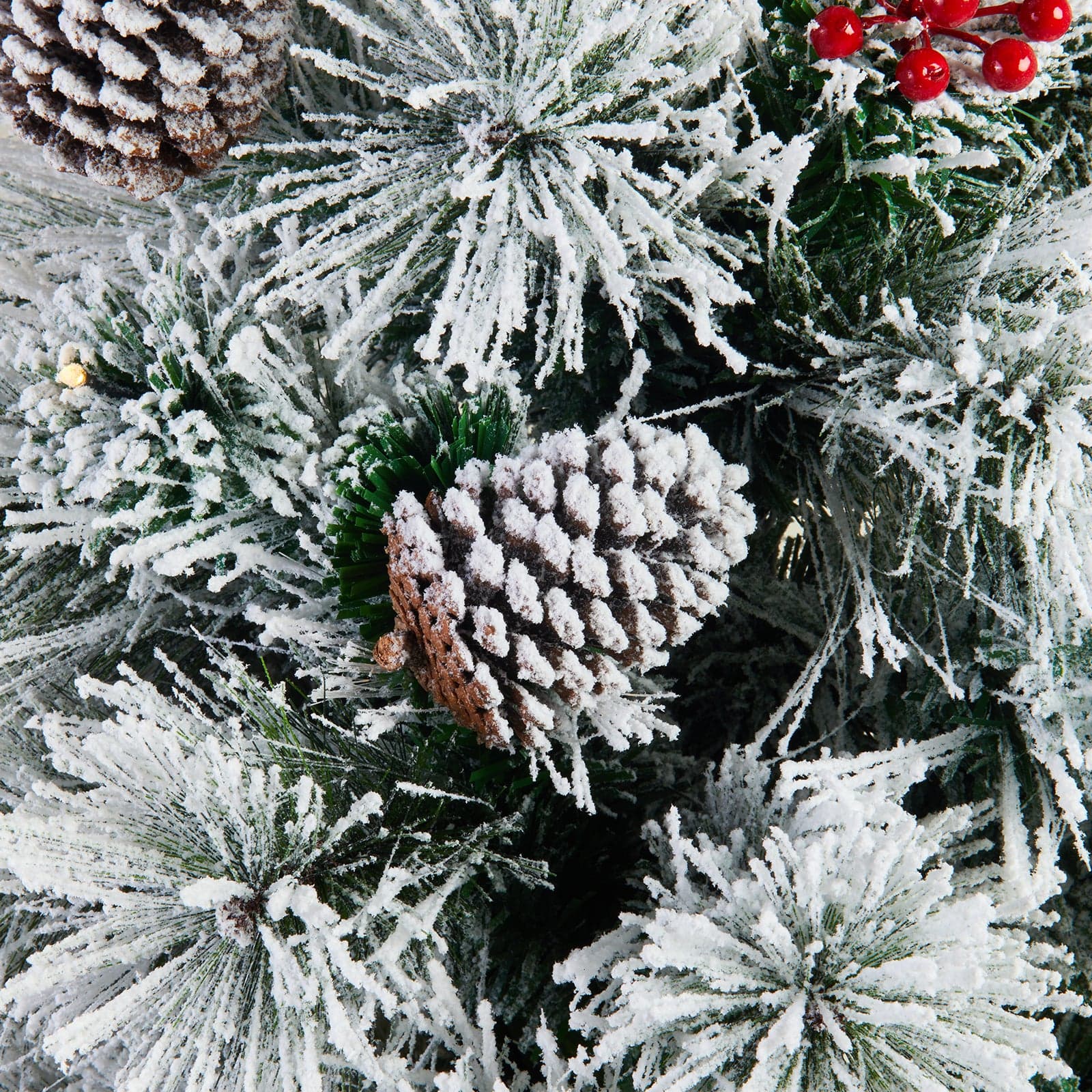 Albero di natale innevato "Snow" con LED, bacche e pigne in PP Effetto aggi di pino + Flock - 3