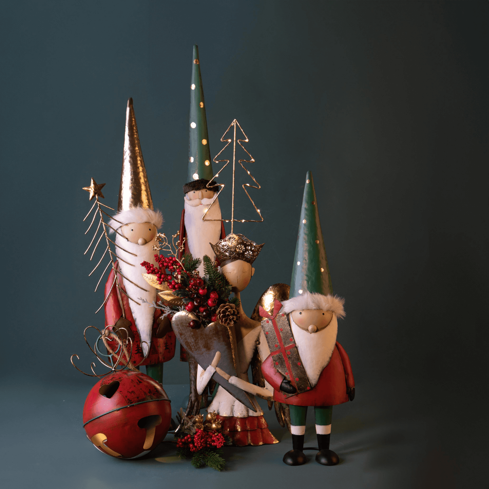 Statuetta babbo natale con albero in resina per decorazioni natalizie - 4