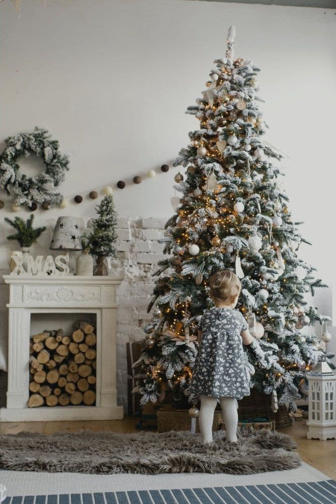 Albero di Natale innevato "Oslo" con big led in PE + PVC + Flock - 2