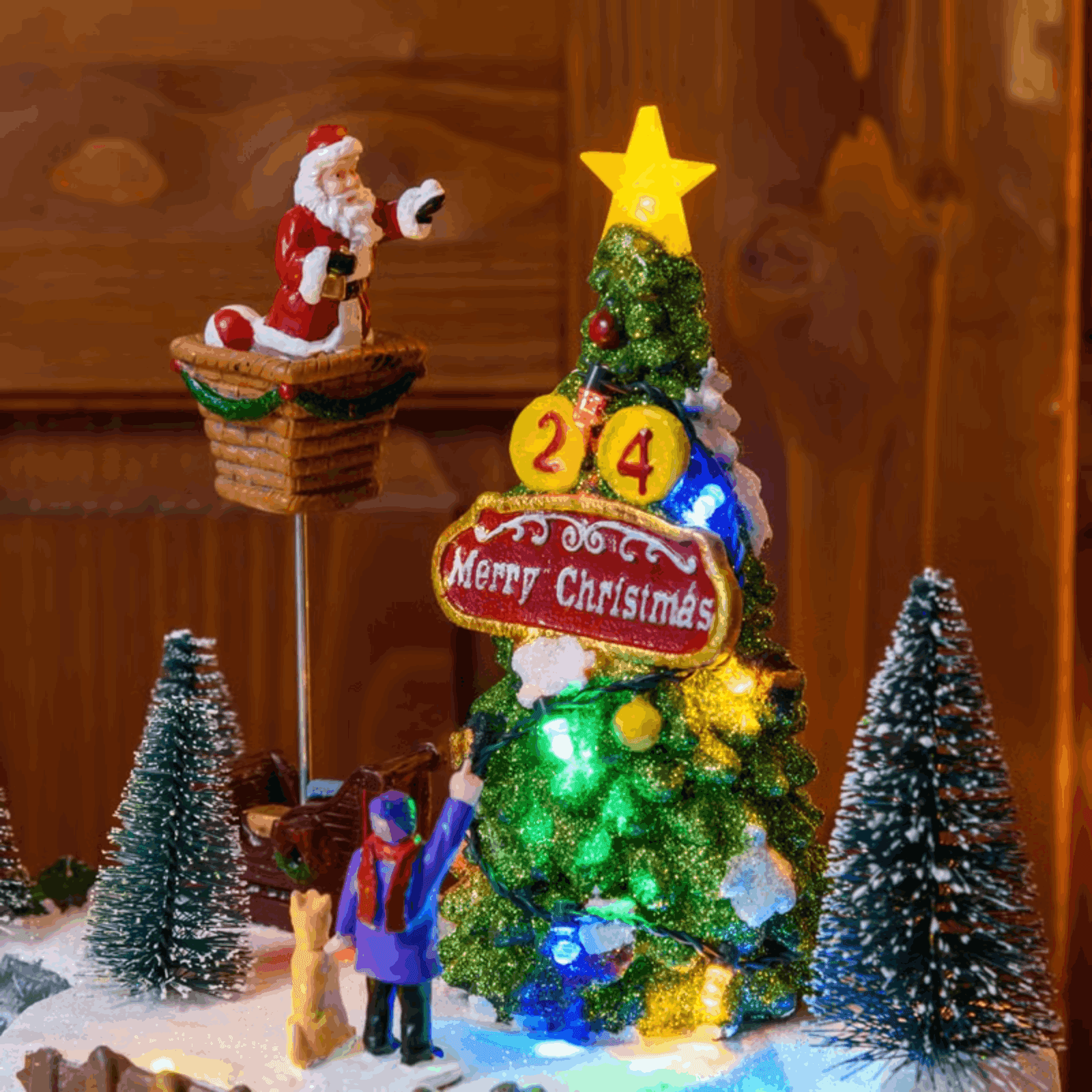 Villaggio di Natale, Albero e Babbo che lo decora in movimento, h 22 cm - 6