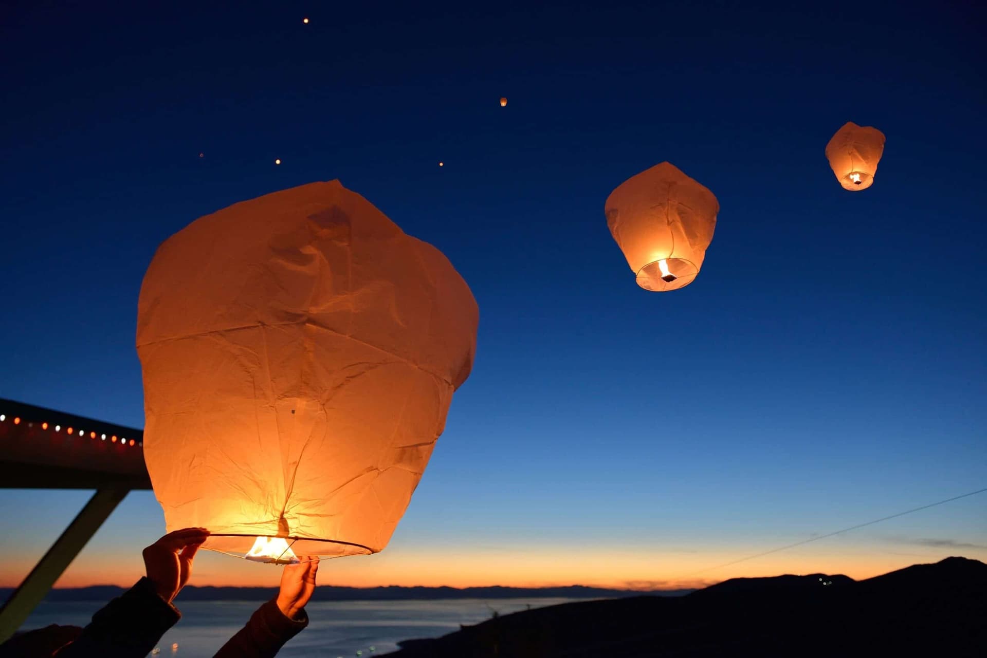 Mongolfiera lanterna colore bianco per matrimoni ed eventi h 80 cm - 3