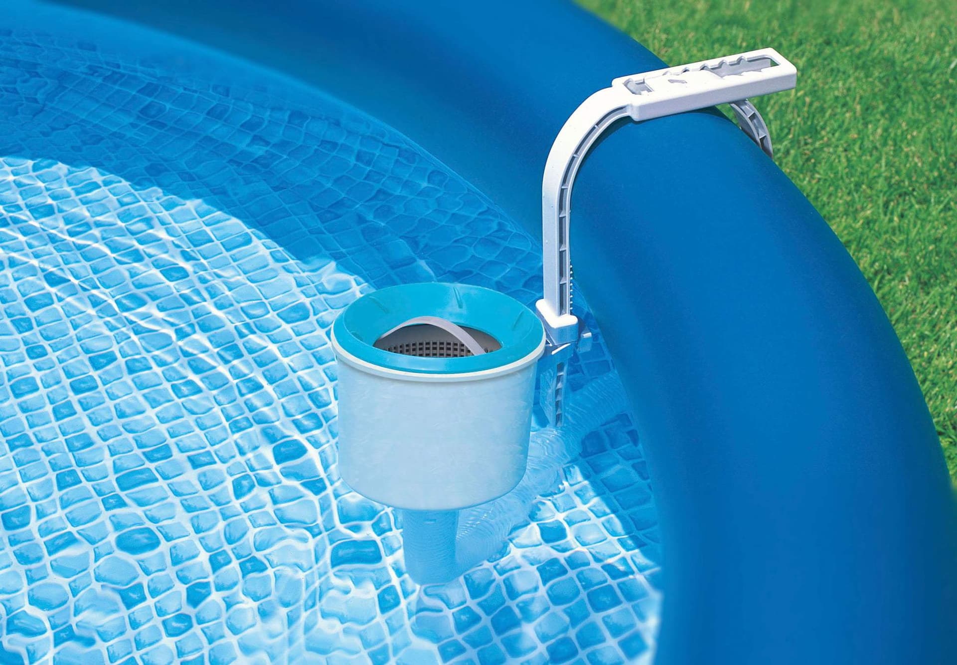 Skimmer di superficie raccolta foglie e dispenser cloro per piscina con struttura e ciambella - 3
