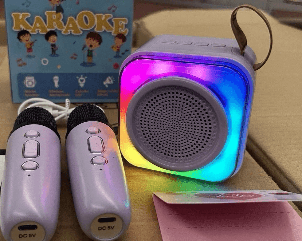 Karaoke Bambini 2 Microfoni Senza Fili Luci LED Cambio Voce Rosa USB 2600mAh 8cm - 7