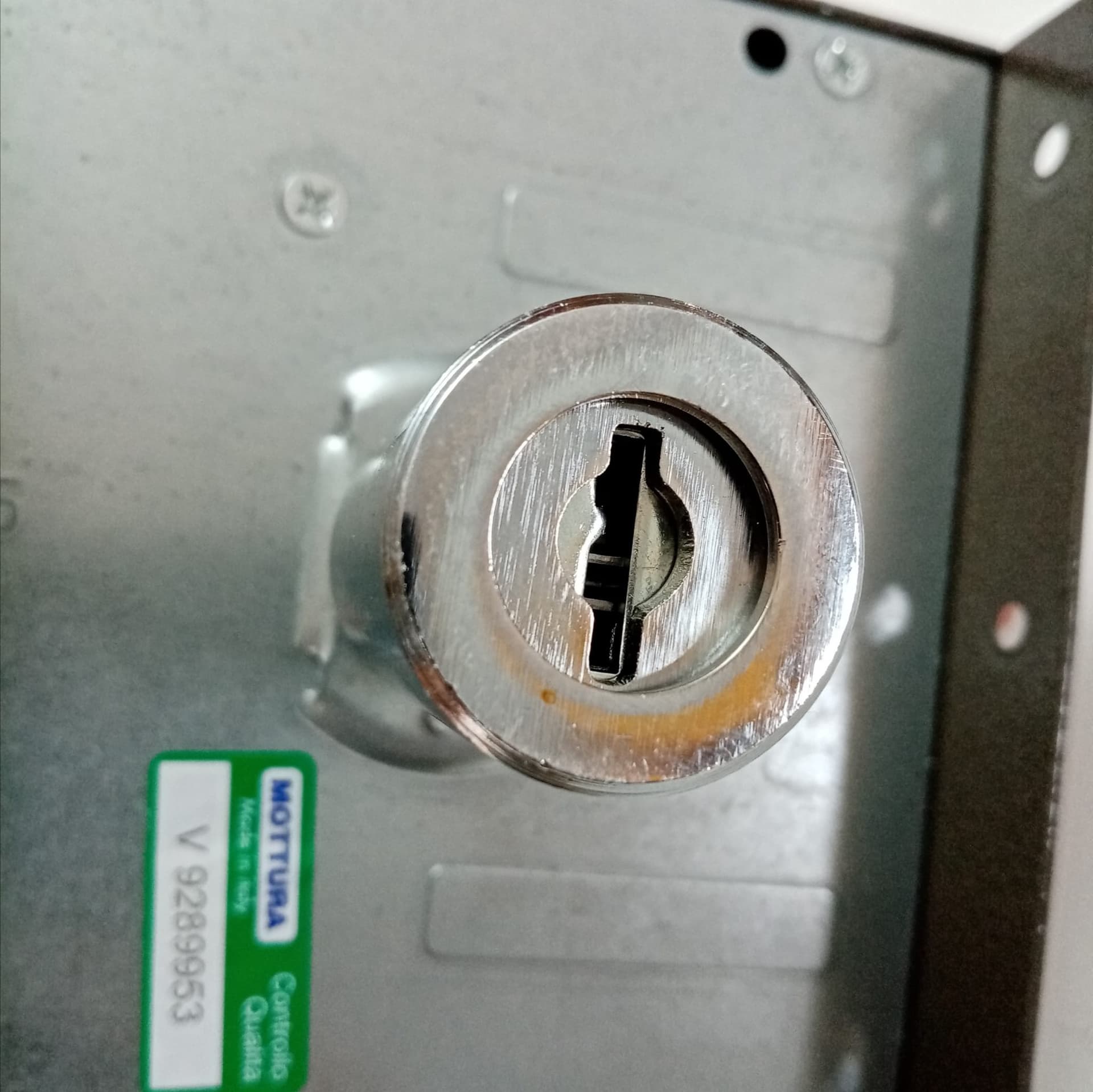Mottura serratura ad applicare destra da 60mm senza scrocco per porte legno e ferro - 4