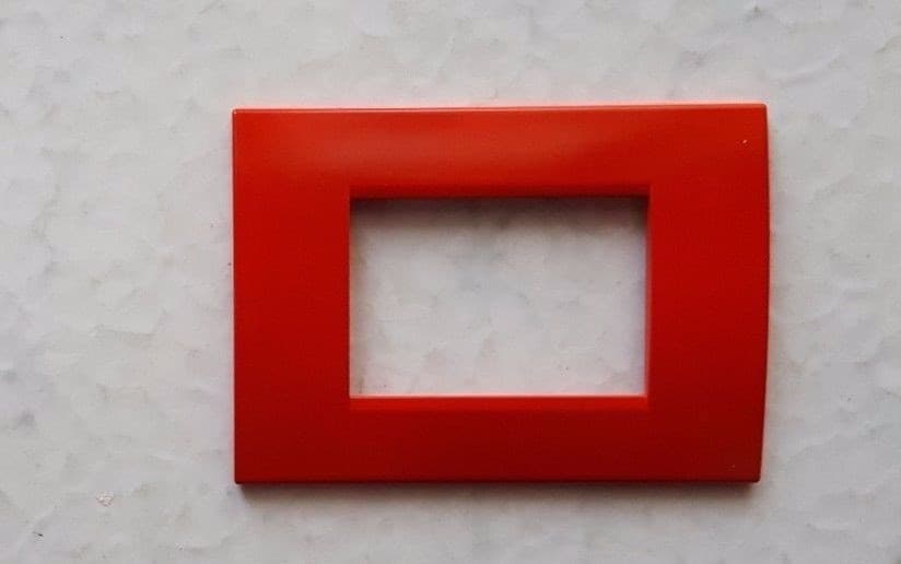 PLACCA PLACCHE PLACCHETE COMPATIBILI LIVING LIGHT IN ABS 3 4 7 POSTI COLORATE - 12