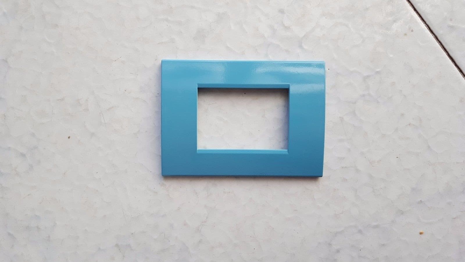PLACCA PLACCHE PLACCHETE COMPATIBILI LIVING LIGHT IN ABS 3 4 7 POSTI COLORATE - 21