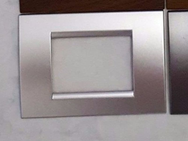 PLACCA PLACCHE PLACCHETE COMPATIBILI LIVING LIGHT IN ABS 3 4 7 POSTI COLORATE - 27
