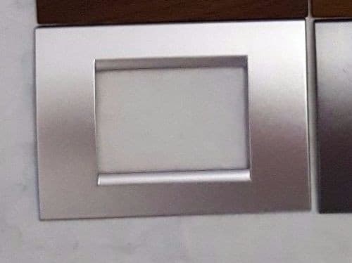 PLACCA PLACCHE PLACCHETE COMPATIBILI LIVING LIGHT IN ABS 3 4 7 POSTI COLORATE - 27