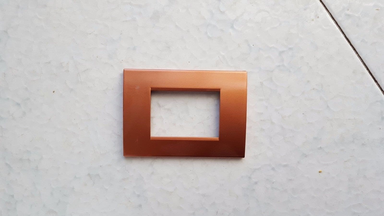 PLACCA PLACCHE PLACCHETE COMPATIBILI LIVING LIGHT IN ABS 3 4 7 POSTI COLORATE - 32