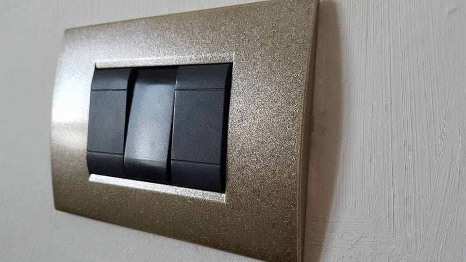 PLACCA PLACCHE PLACCHETE COMPATIBILI LIVING LIGHT IN ABS 3 4 7 POSTI COLORATE - 43