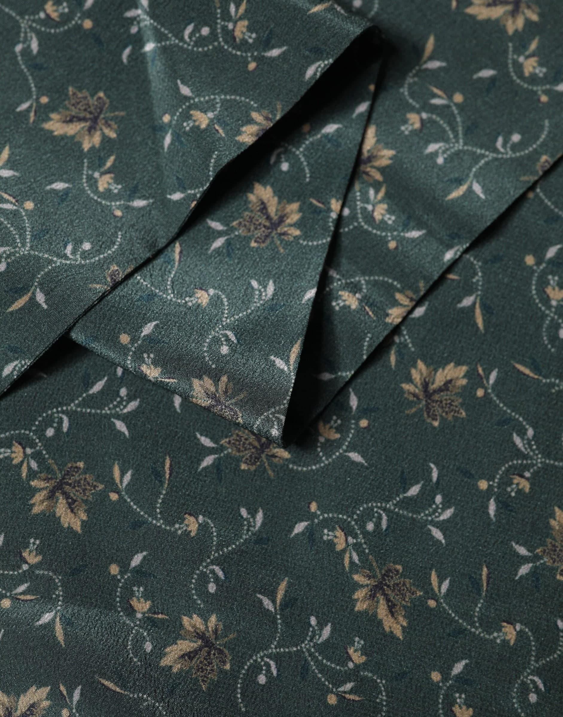 Dolce & Gabbana Green Silk Floral Pattern Fringed 135cm X 16cm  Scarf - 4