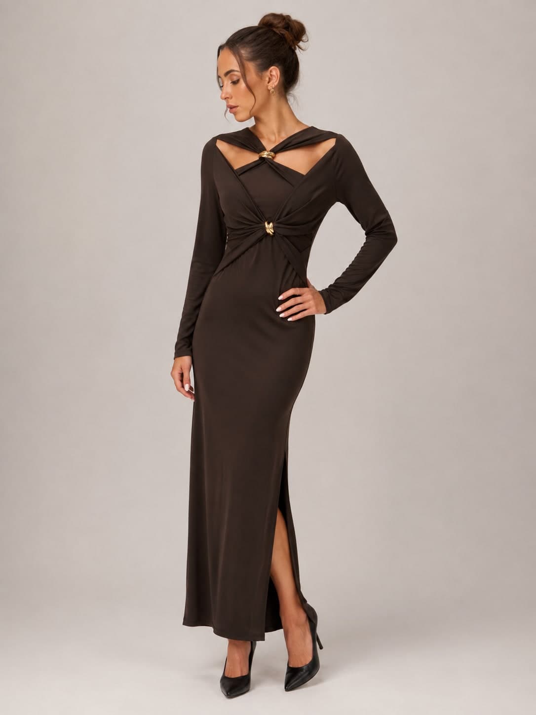 ABITO CON INTRECCI E ACCESSORI