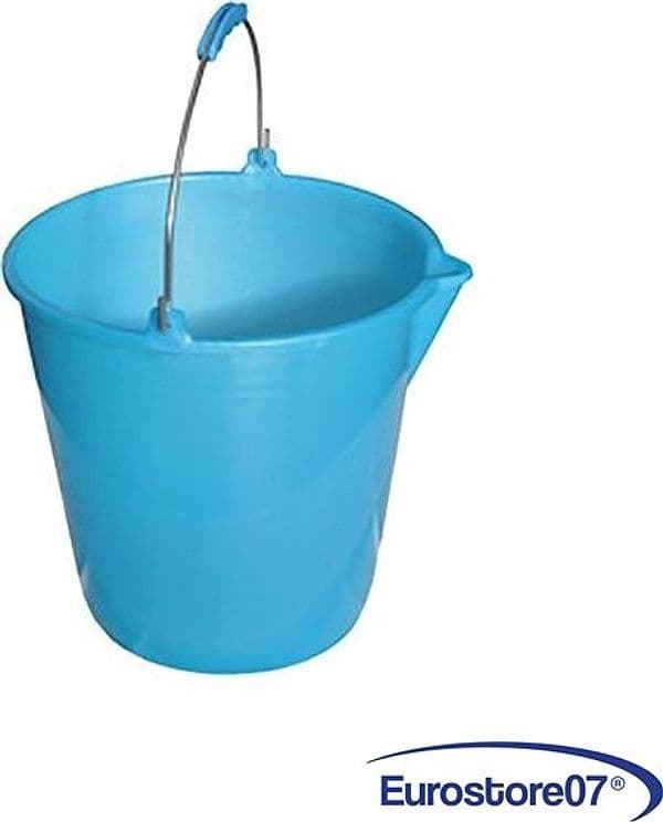 Secchio comune con becco in polipropilene. tacche interne ogni litro.  Lt. 15