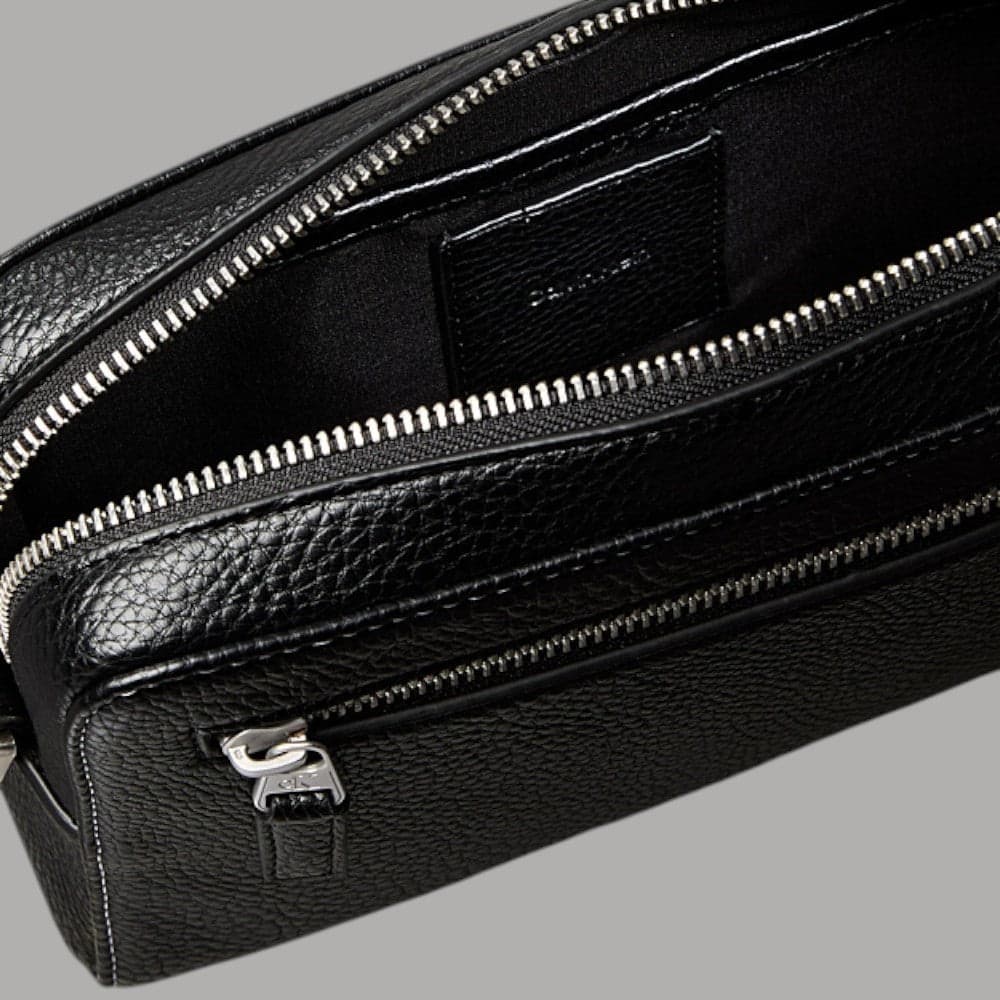 Pochette Calvin Klein con logo signature e cinturino da polso rimovibile - 2