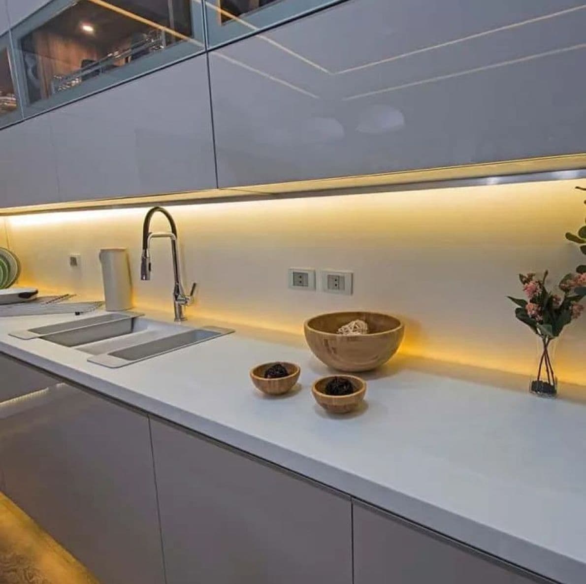 STRISCIA LED BIANCO NATURALE 4000K 5 METRI VT-2835IP20 85W 12V Dimmerabile 8500 Lumen 120° da Interni per Cucine Stanza da Letto - 4