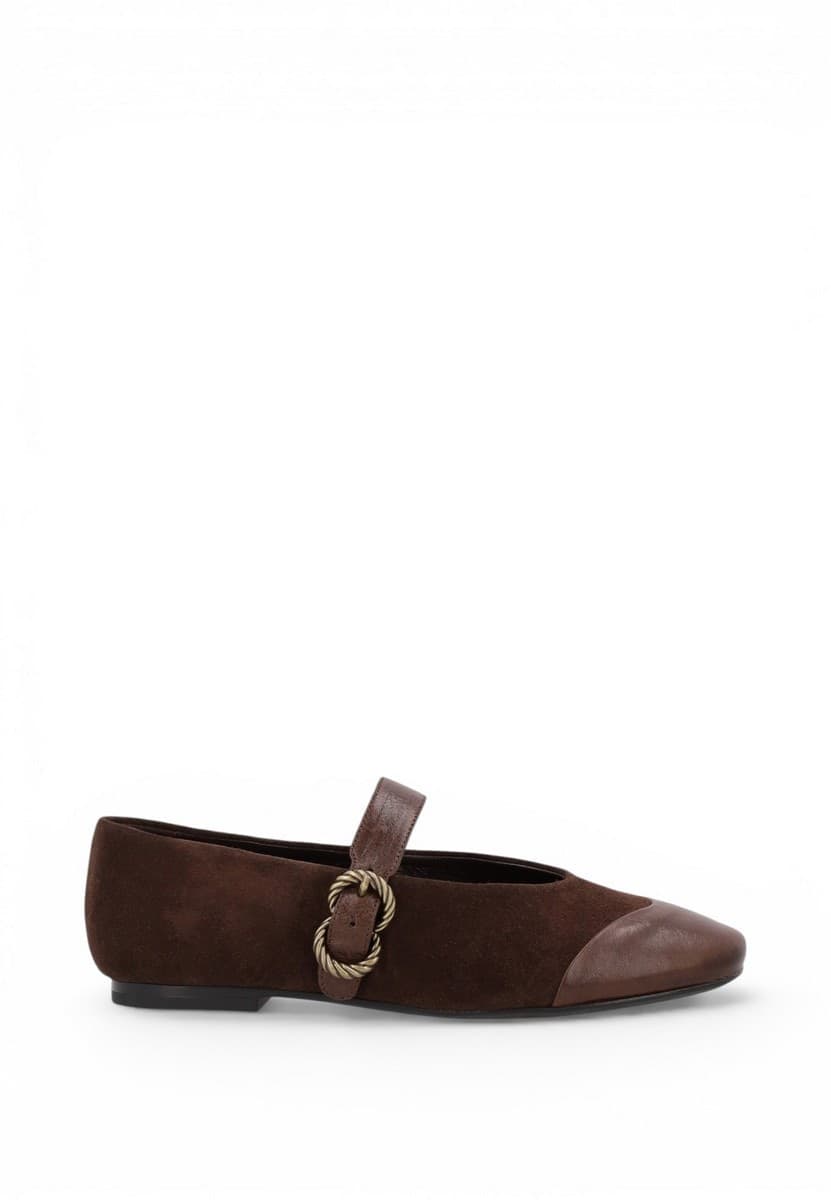 Frau ballerina con cinturino in camoscio marrone A69N5
