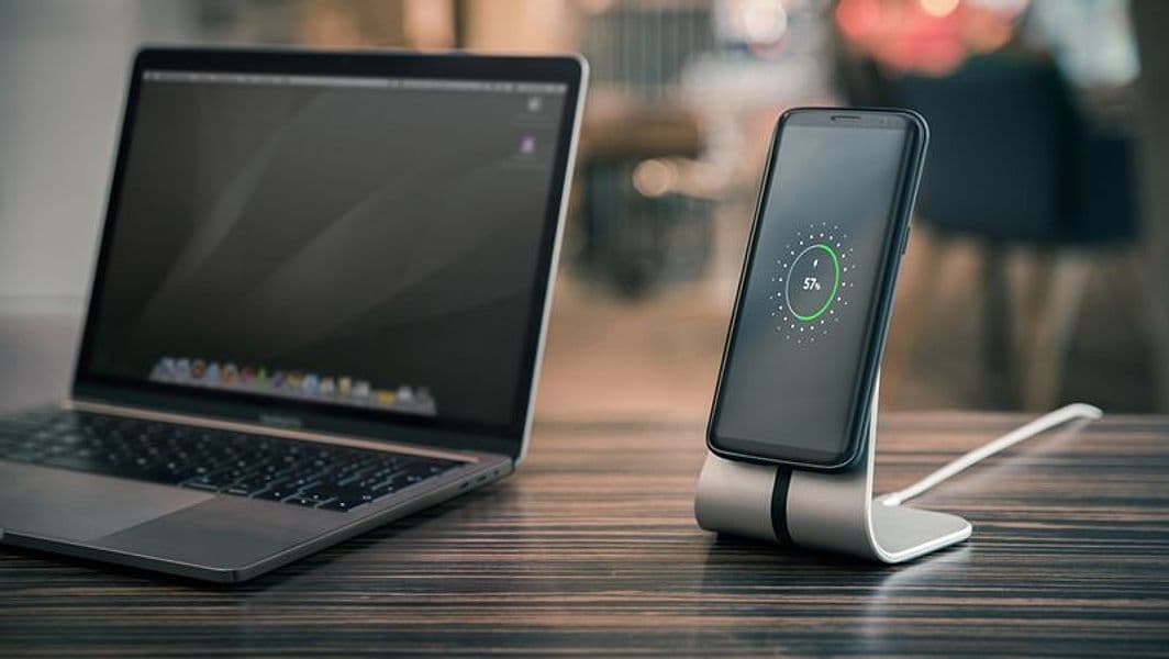 XVIDA (POWER 2) Wireless Charging Desk Stand - Qi 7.5W (Silver) - 5