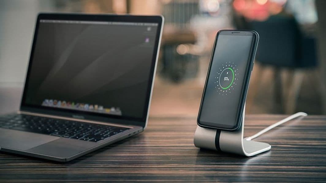 XVIDA (POWER 2) Wireless Charging Desk Stand - Qi 7.5W (Silver) - 10